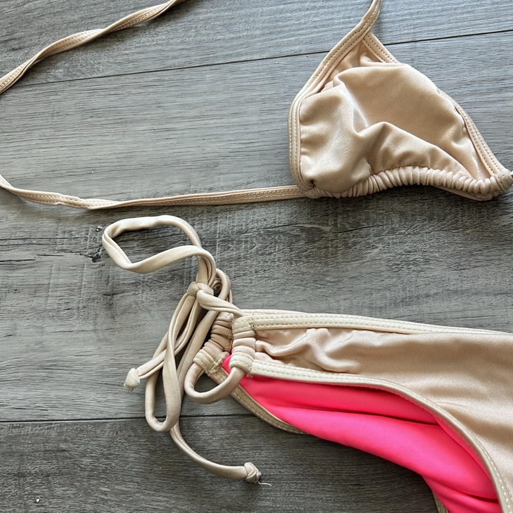 Bikinis - Picture 5 of 8